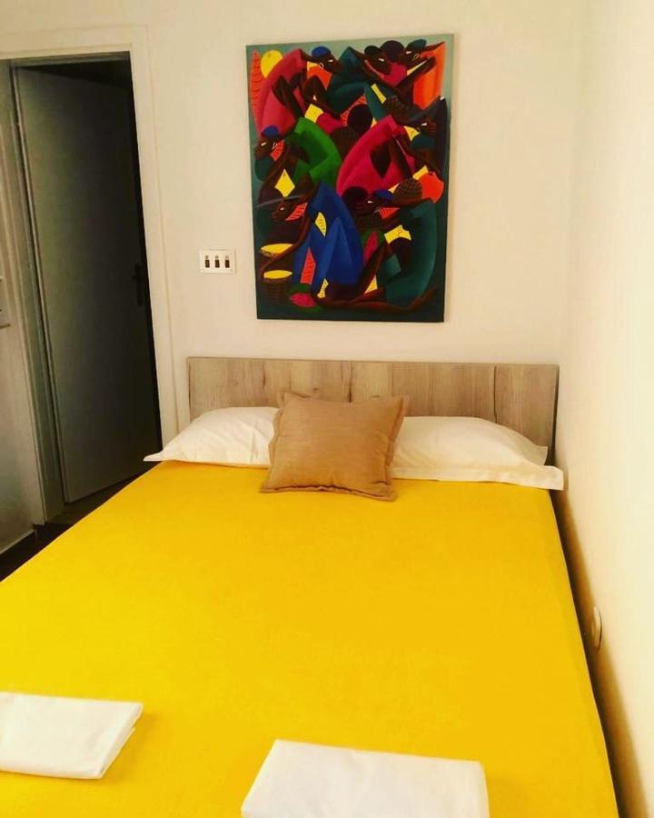 נאום Guest House Inara מראה חיצוני תמונה
