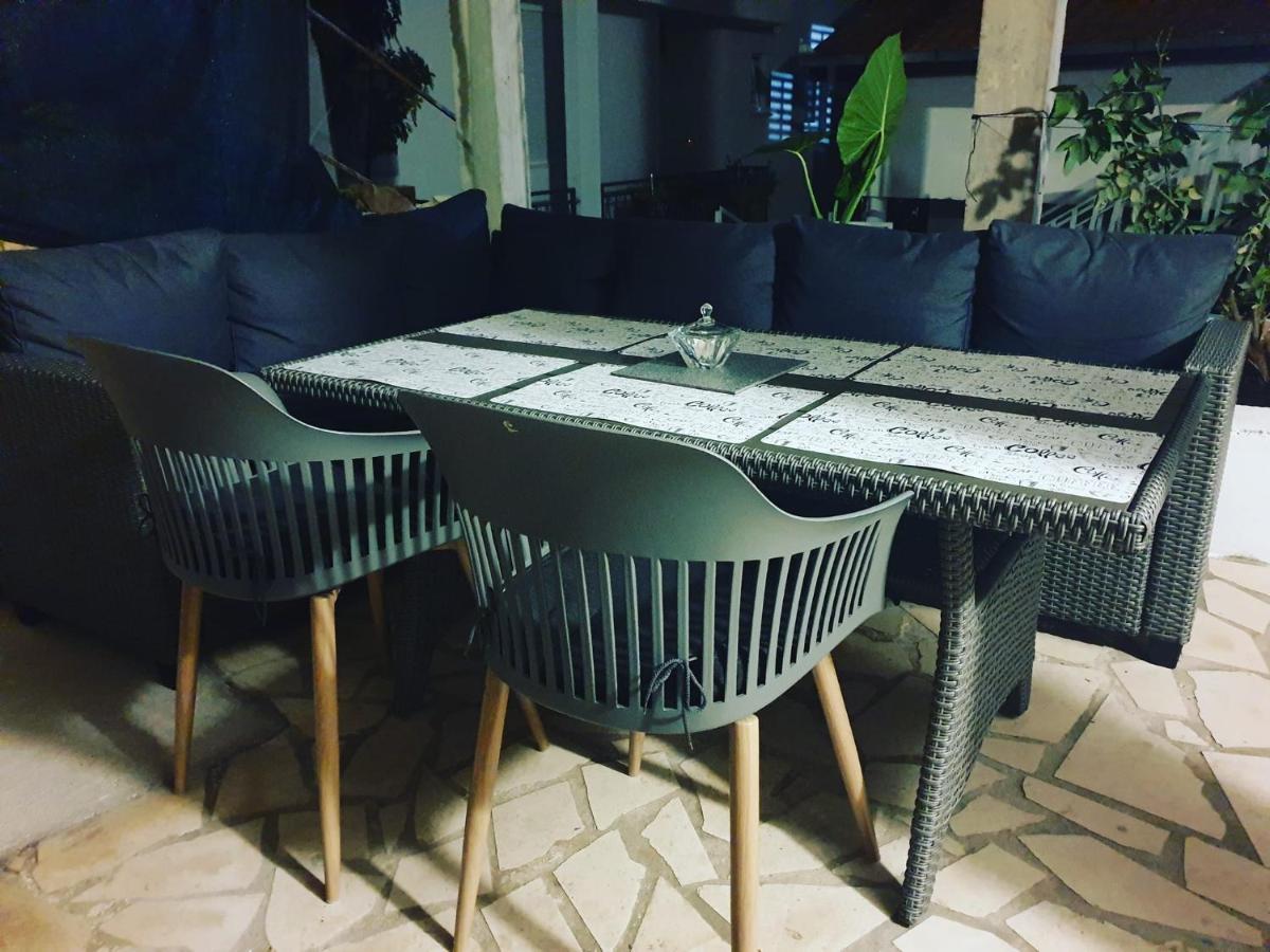 נאום Guest House Inara מראה חיצוני תמונה