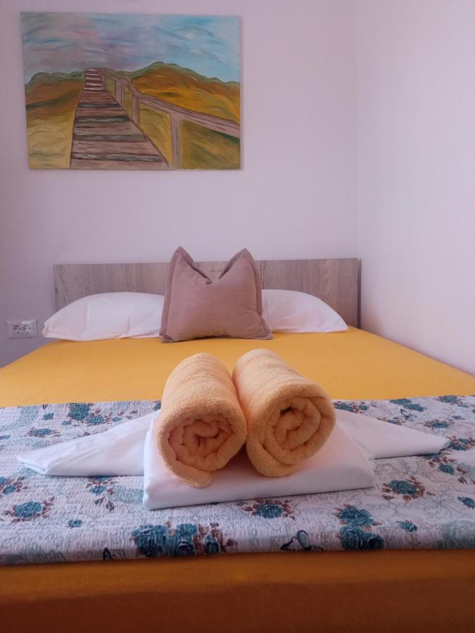 נאום Guest House Inara מראה חיצוני תמונה