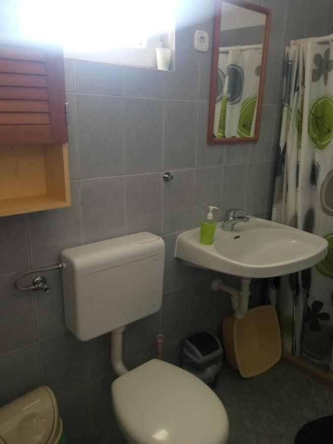 נאום Guest House Inara מראה חיצוני תמונה