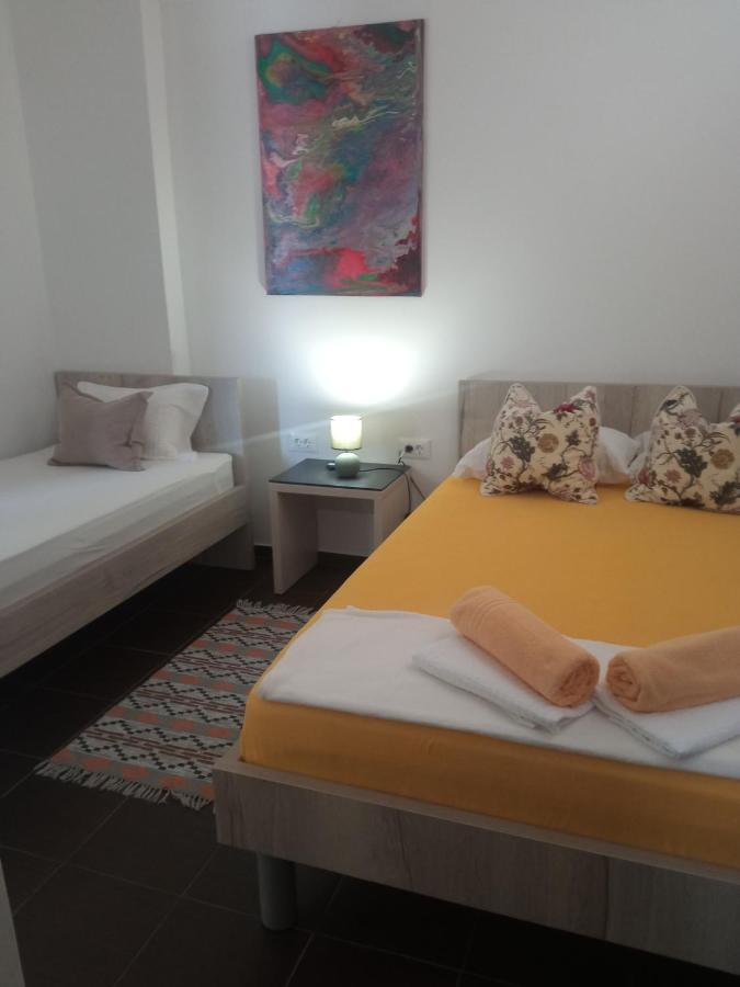 נאום Guest House Inara מראה חיצוני תמונה