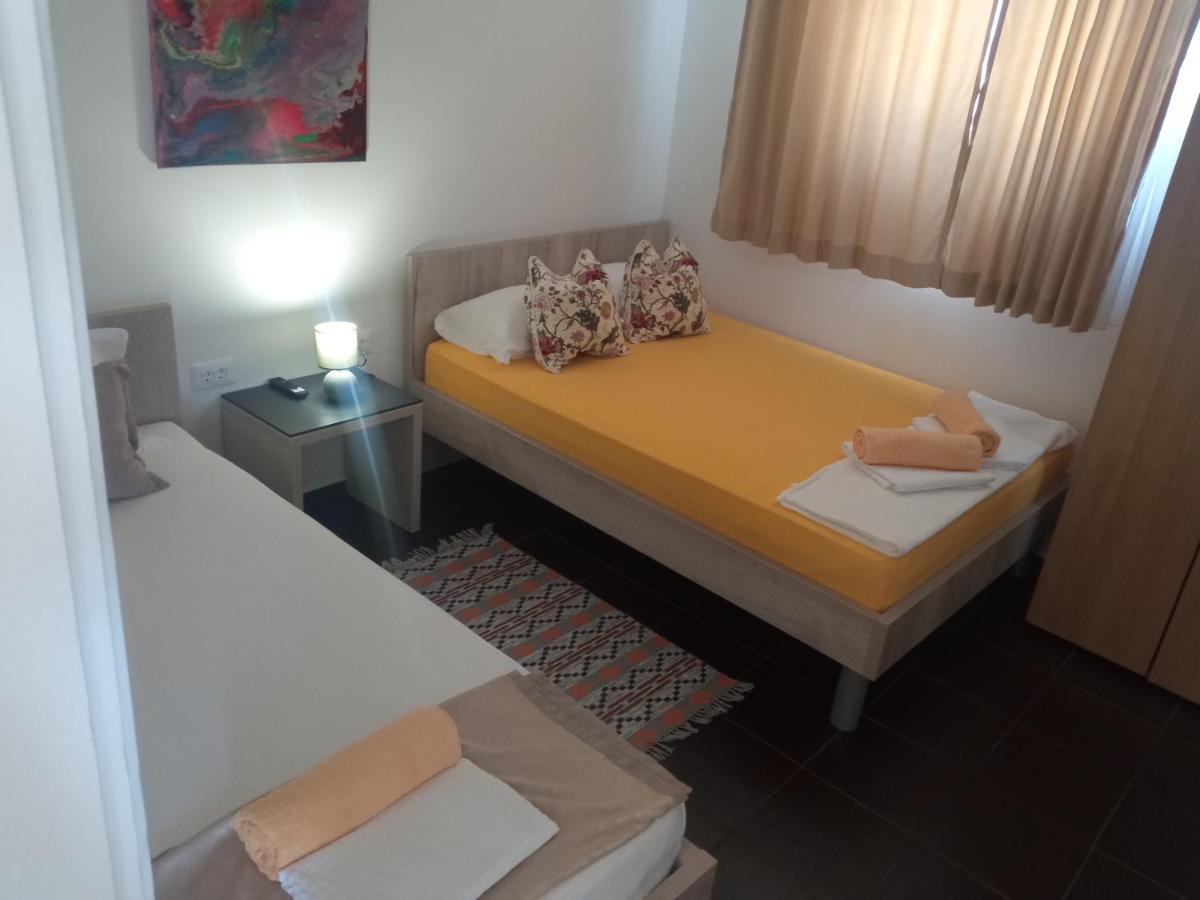 נאום Guest House Inara מראה חיצוני תמונה