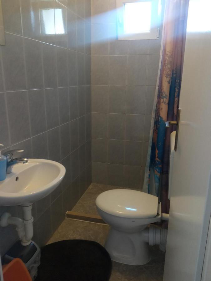 נאום Guest House Inara מראה חיצוני תמונה