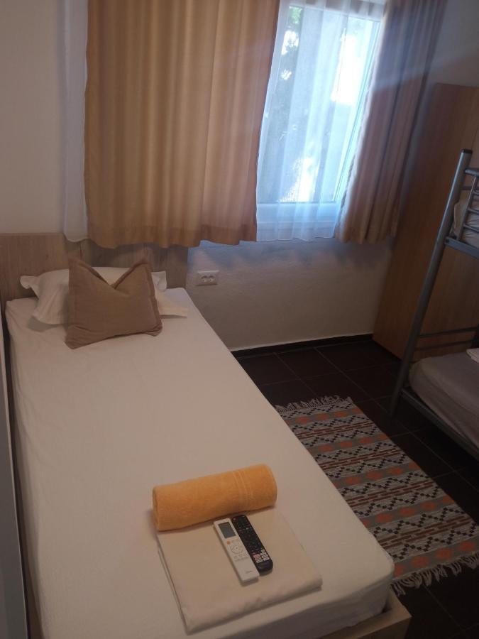 נאום Guest House Inara מראה חיצוני תמונה