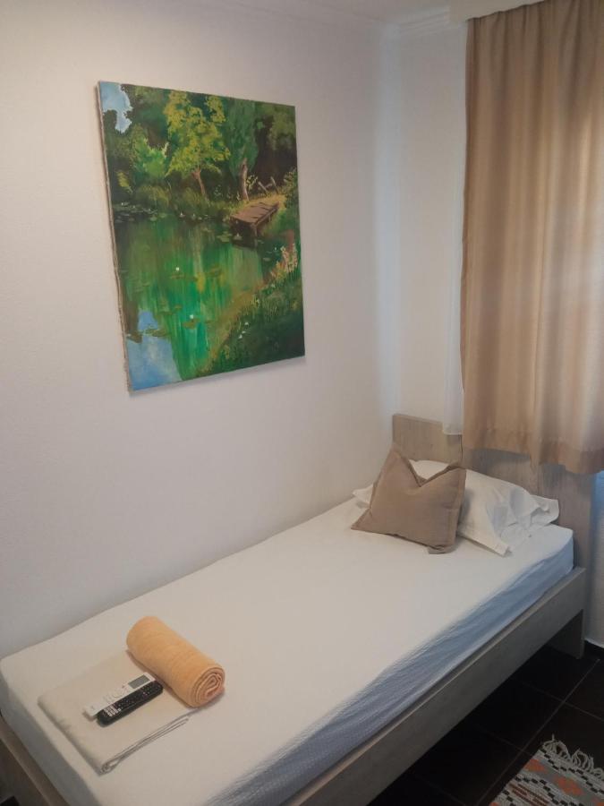 נאום Guest House Inara מראה חיצוני תמונה