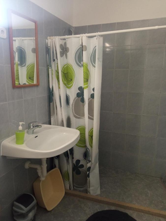נאום Guest House Inara מראה חיצוני תמונה