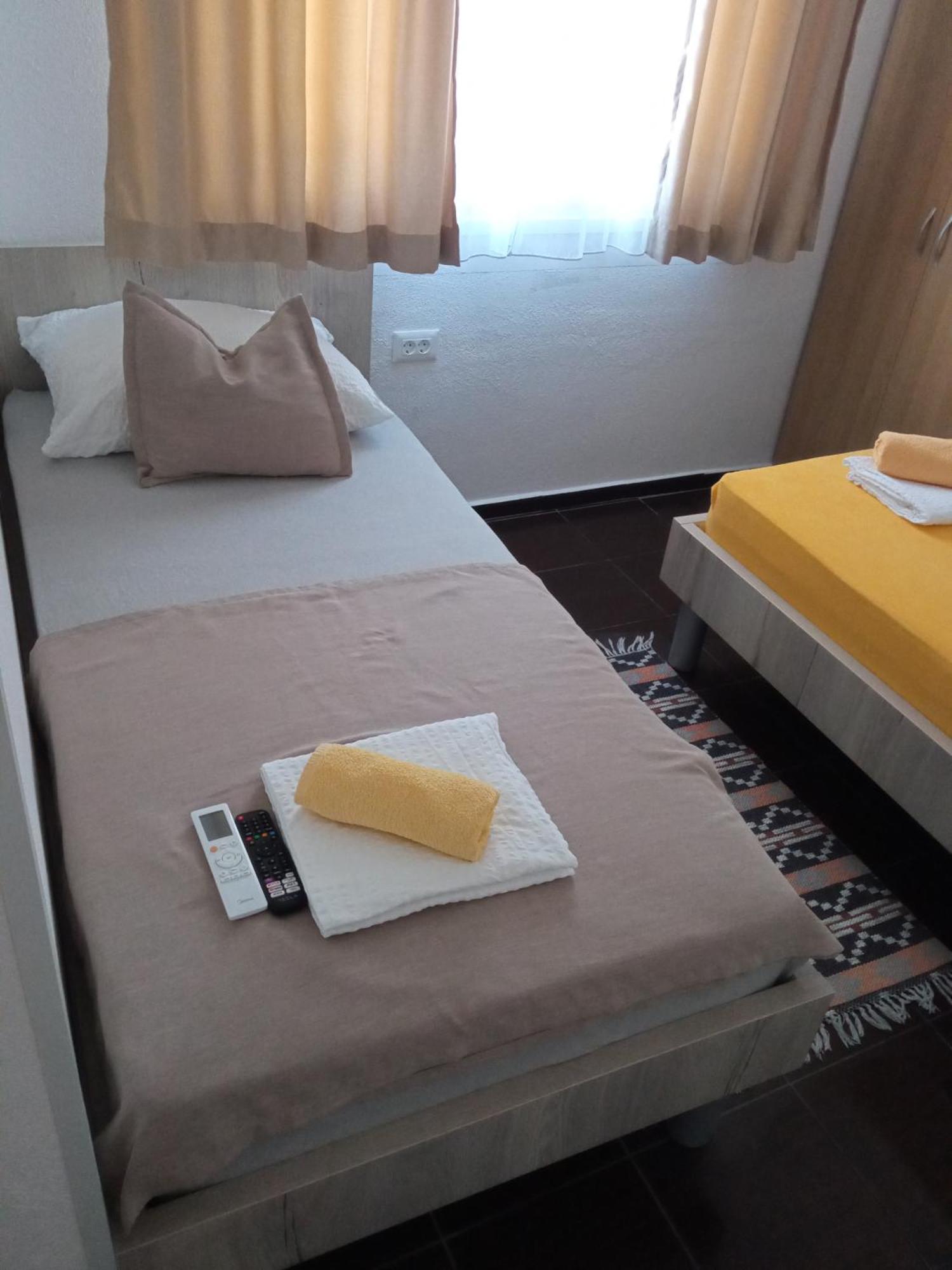 נאום Guest House Inara חדר תמונה