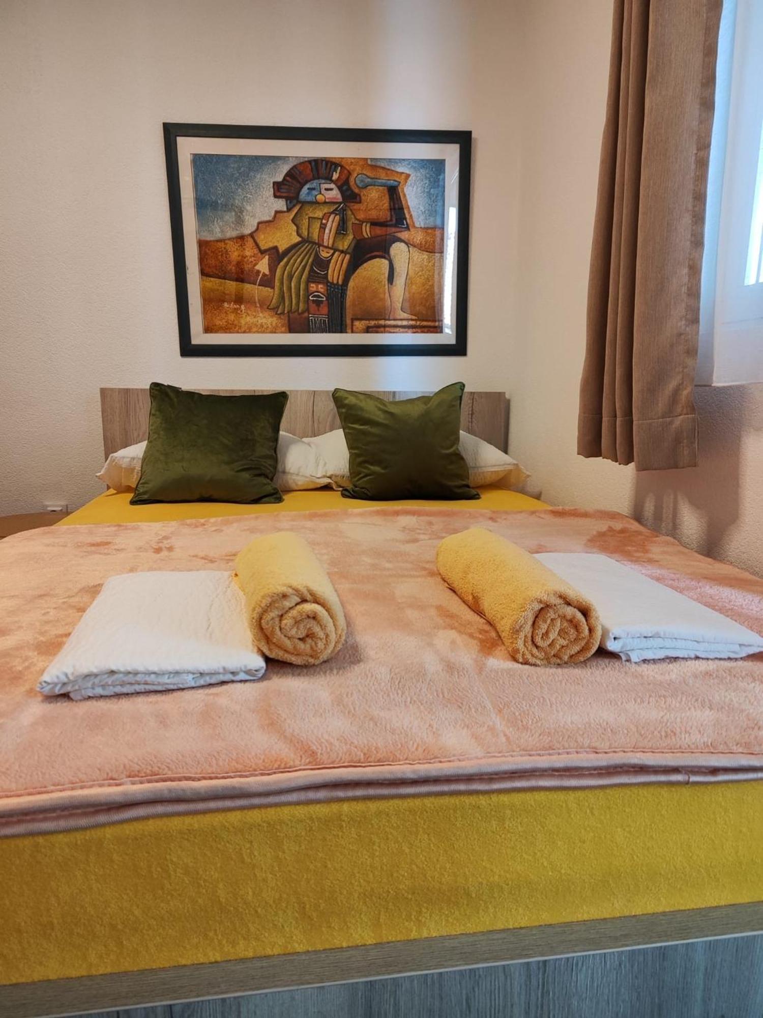 נאום Guest House Inara מראה חיצוני תמונה