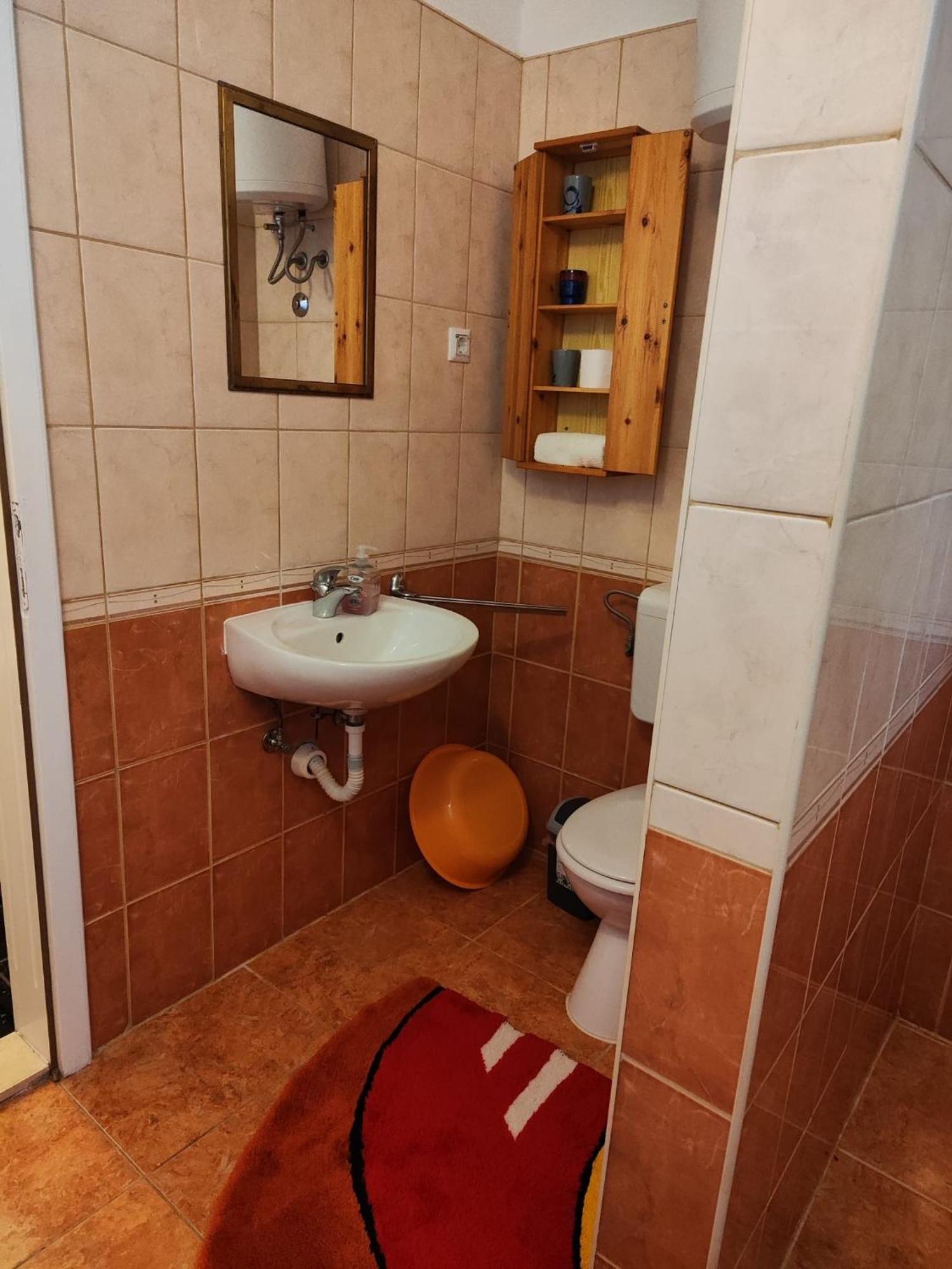 נאום Guest House Inara מראה חיצוני תמונה